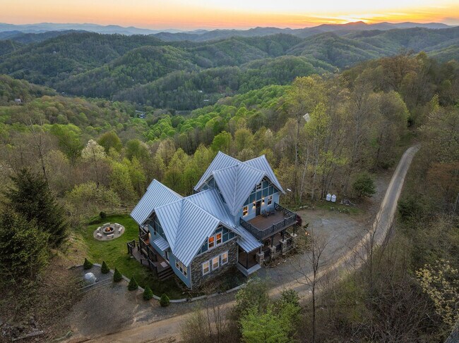 Building Photo - 140 Mystic Ridge Dr