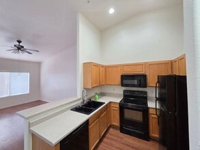 Building Photo - 1406 W Emerald Ave
