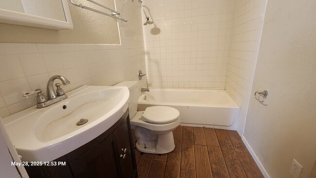 Building Photo - 406 4th St