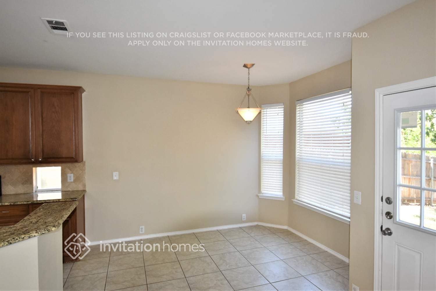 Building Photo - 10113 Pear St