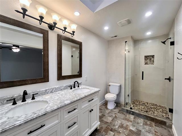 Building Photo - 15621 Terrace Lawn Cir