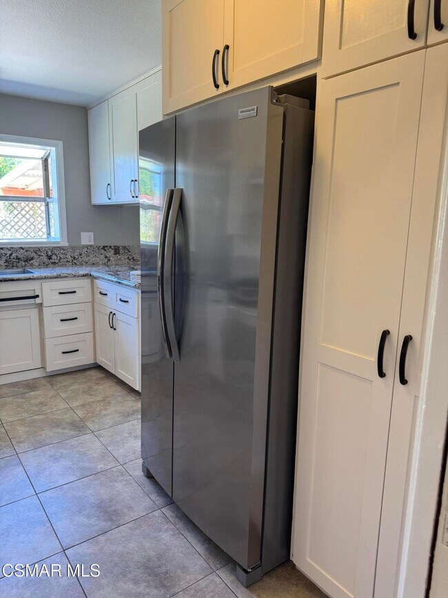 Building Photo - 3429 Henry Dr