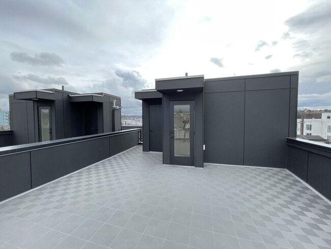 Building Photo - 2Bd/1.75Ba Seattle Townhouse
