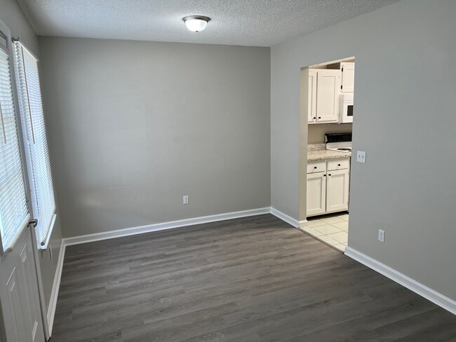 Building Photo - 2BR/2BA Townhome For Rent