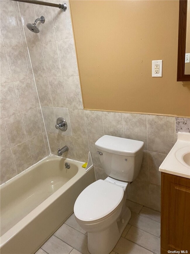 Building Photo - 163-26 Claude Ave