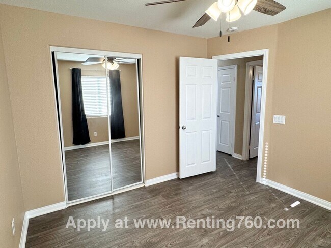 Building Photo - Cozy 3 Bed 2 Bath Home Near Base!