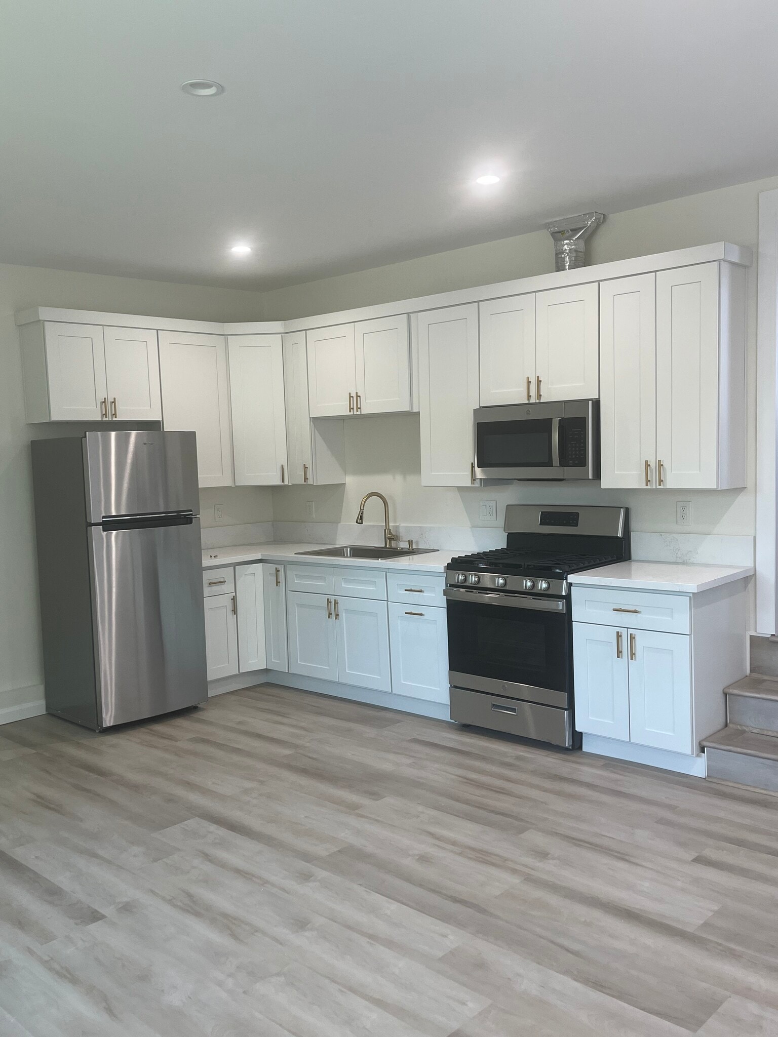 kitchen - 15853 Stare St