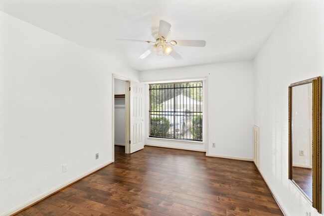 Building Photo - 9106 Sharpview Dr