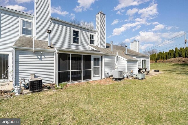 Building Photo - 407 Cambridge Ct