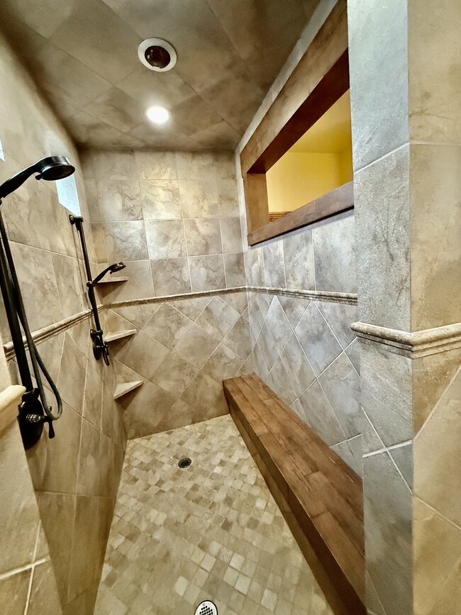 Building Photo - 6819 S Greenfield Way