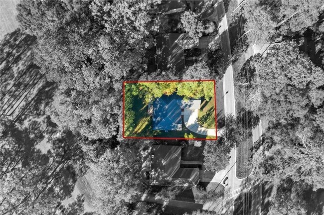 Building Photo - Beautifully Remodeled Home on Lake Forest ...