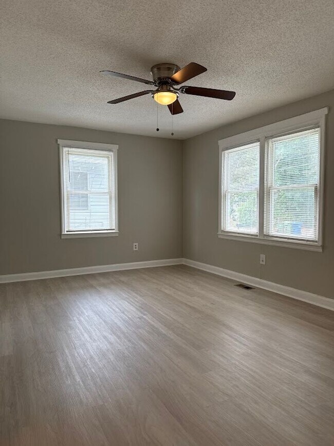 Building Photo - 1376 Lockwood Dr SW