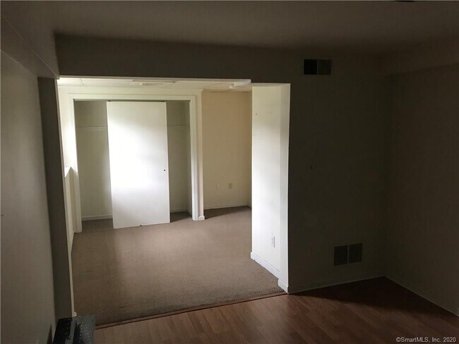 Building Photo - 267 Branford Rd