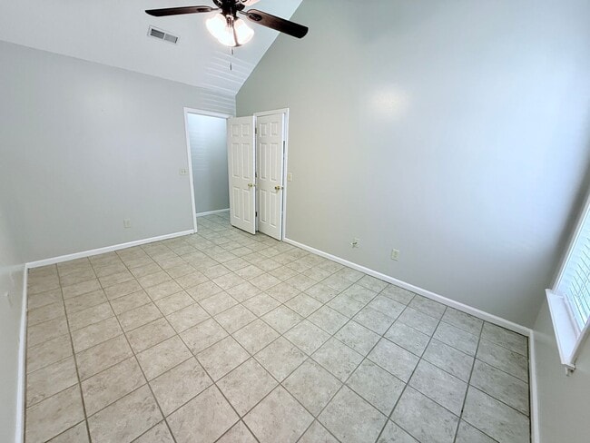 Building Photo - 1001 Creekside Pl