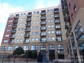 Building Photo - 715 N Church St