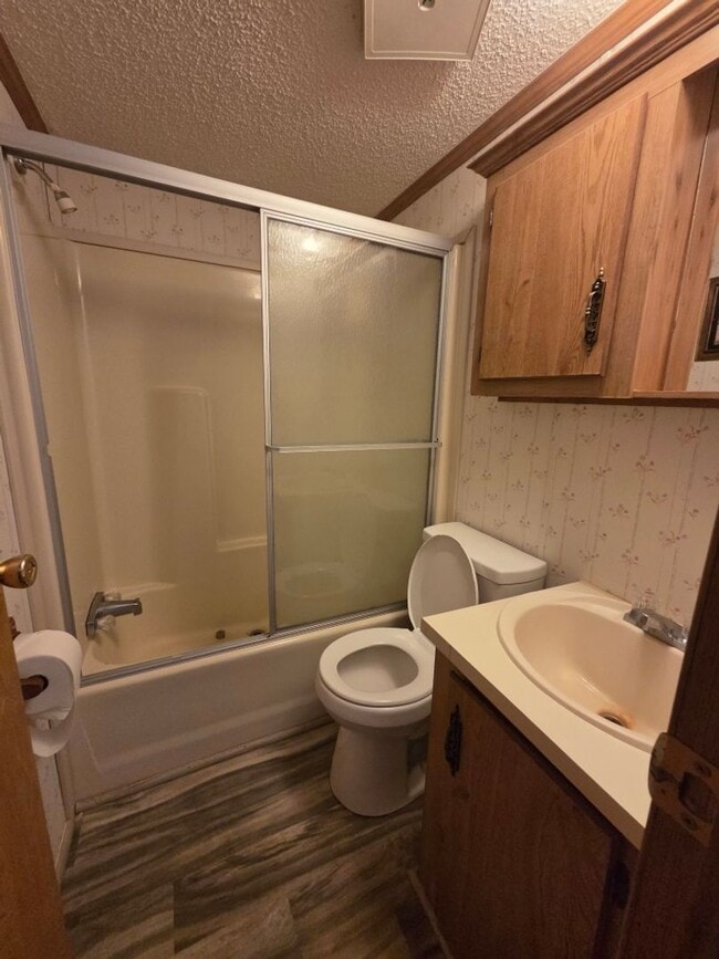 Building Photo - $1,350 - 2 Bedroom / 1 Bath Park Model in Tatham Mountain Park