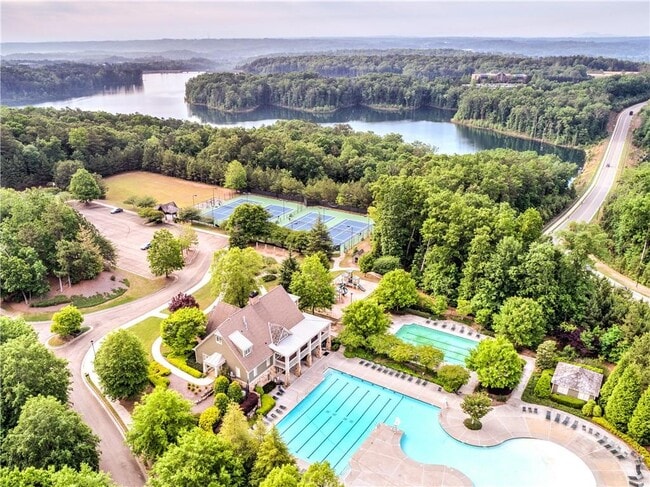 Building Photo - 113 Greenbrier Way