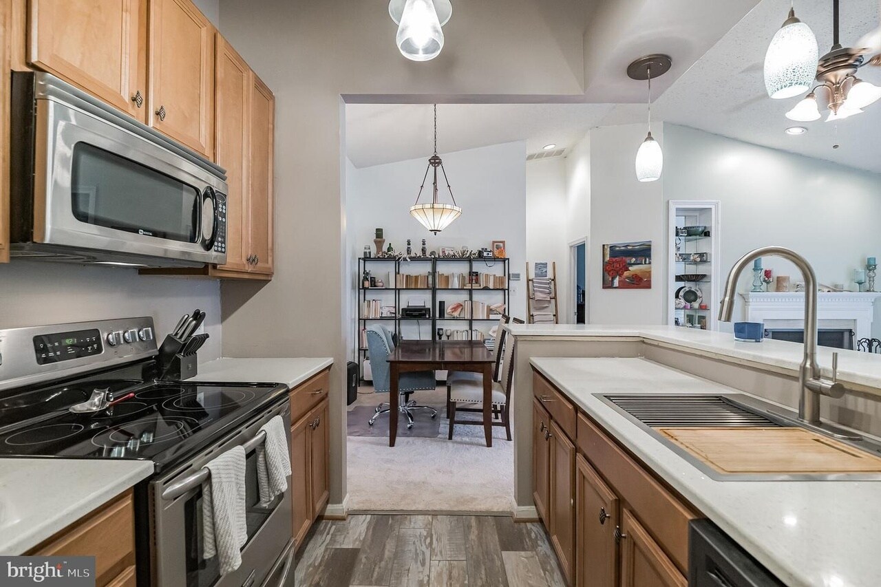Building Photo - 7705 Lafayette Forest Dr