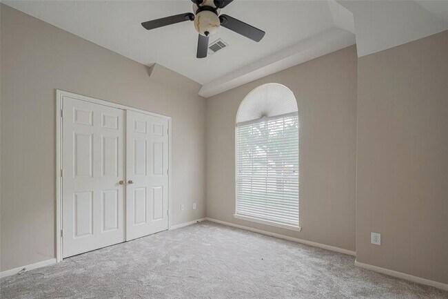 Building Photo - 9502 Willow Crossing Dr