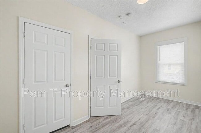 Building Photo - 814 Ott St