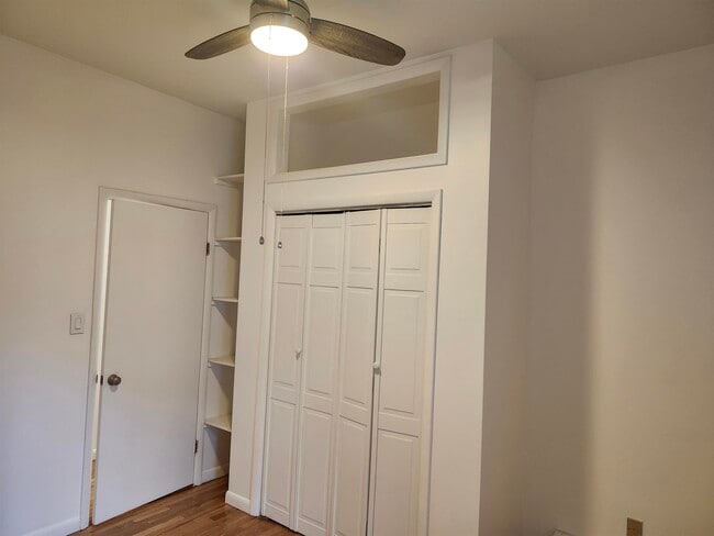 Building Photo - 208 Willow Ave