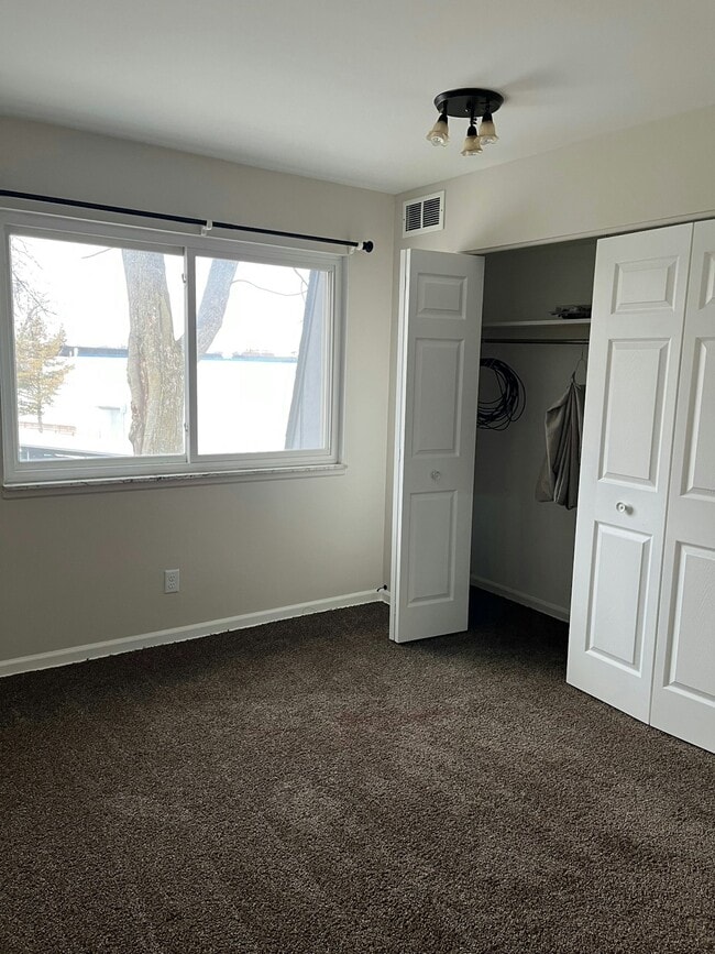 Building Photo - 201 Provincial Ct