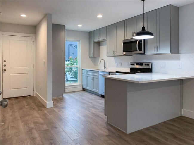 Building Photo - 3812 Southway Dr