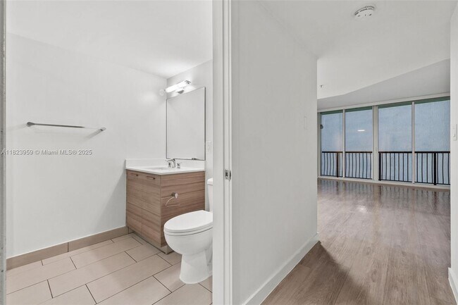 Building Photo - 1756 N Bayshore Dr