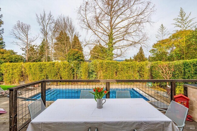 Building Photo - 1675 Sylvaner Ave