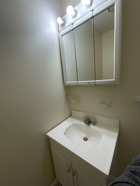 Half Bath - 31 Devereux St