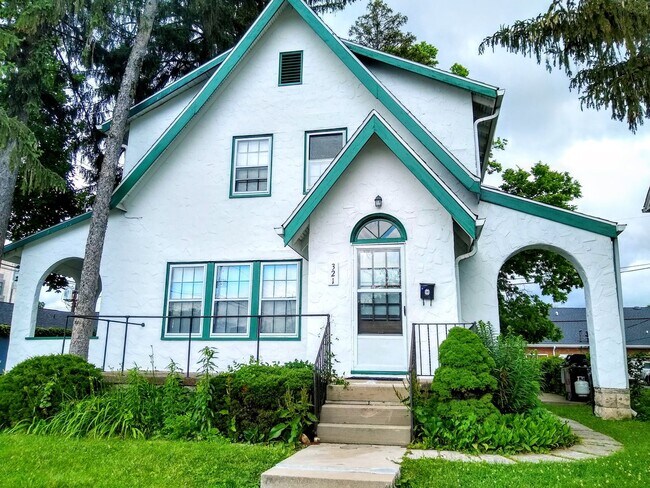 Primary Photo - 321 S Eagleson Ave