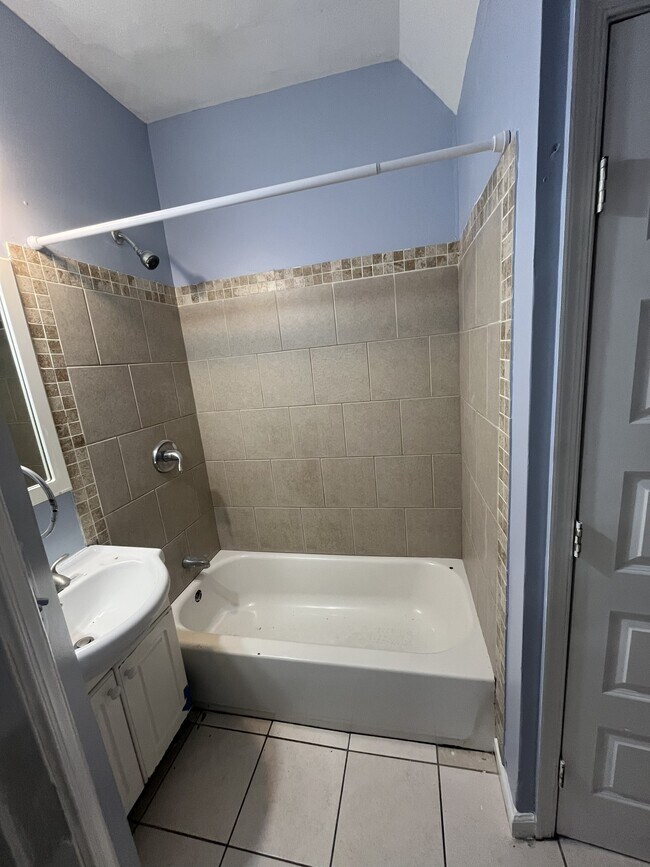 Primary Photo - 3400 E Baltimore St