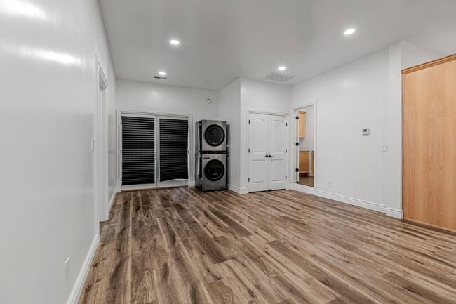 Building Photo - 1353 Perry Ct.