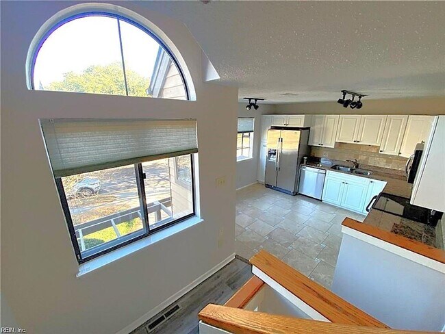 Building Photo - Beach Style Living