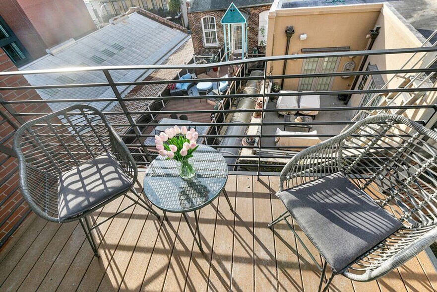 Building Photo - 611 Commerce St