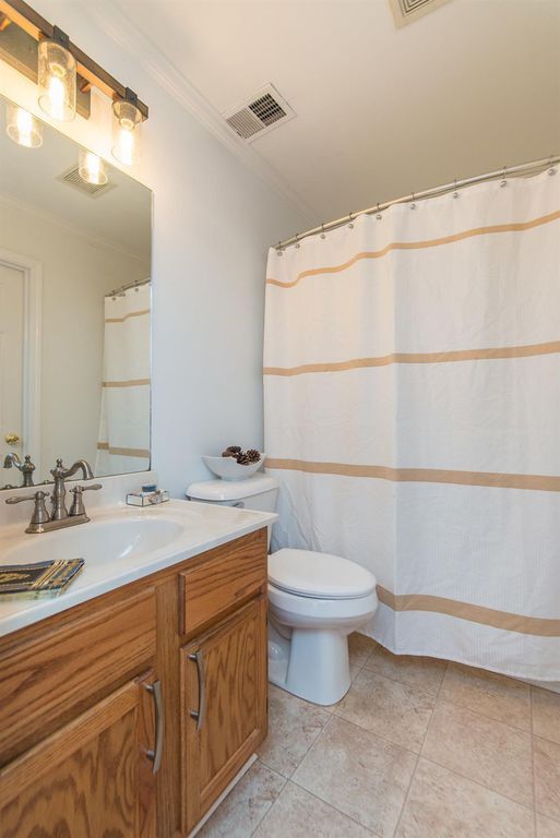 Bathroom 2 - 415 Marquis Ave