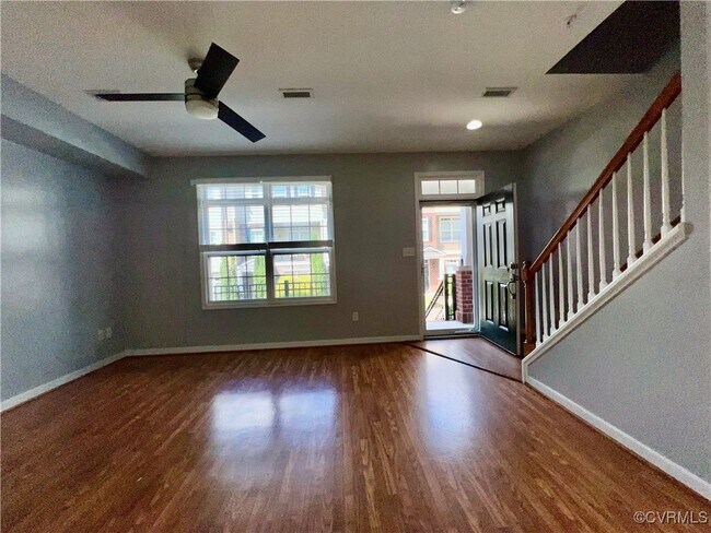 Building Photo - 3924 Village Townes Walk