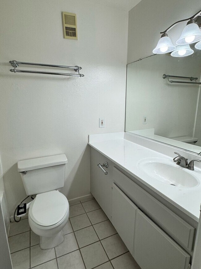 Building Photo - 1200 Gaviota Ave