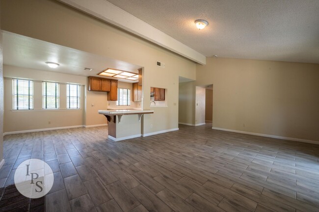 Building Photo - Fresno North West Fig Garden Loop Home, 3B...