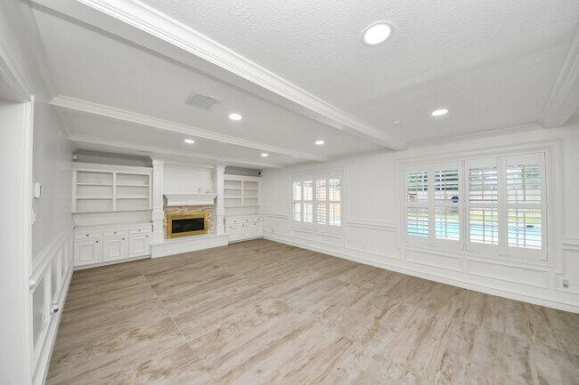 Building Photo - 1719 Saddlecreek Dr