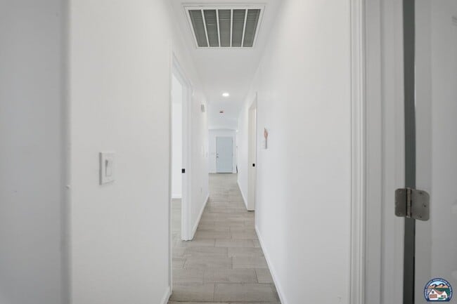 Building Photo - 1077 Wozencraft St