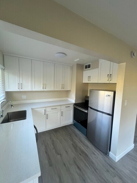 Building Photo - 1115 Sir Francis Drake Blvd