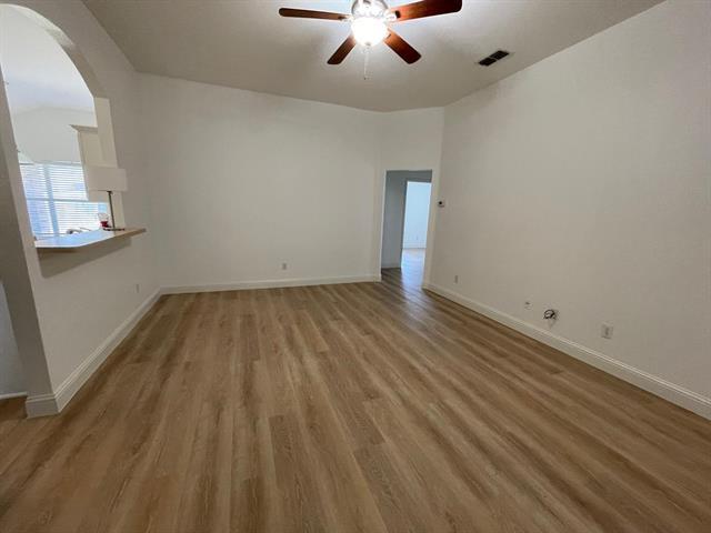 Building Photo - 2049 Sunny Side Dr