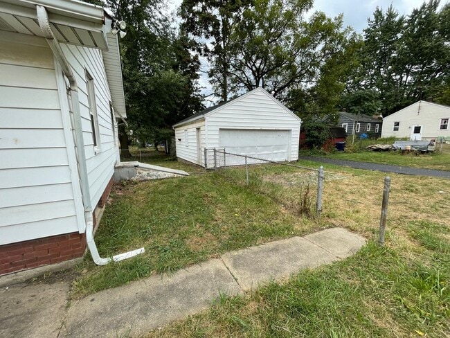Building Photo - Spacious 3-Bedroom Home in Canton, OH | 1,320 Sq Ft