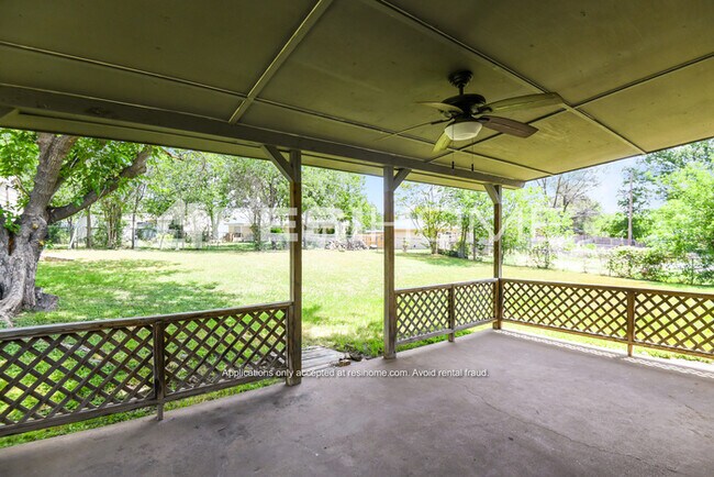 Building Photo - 521 Kemper Ave