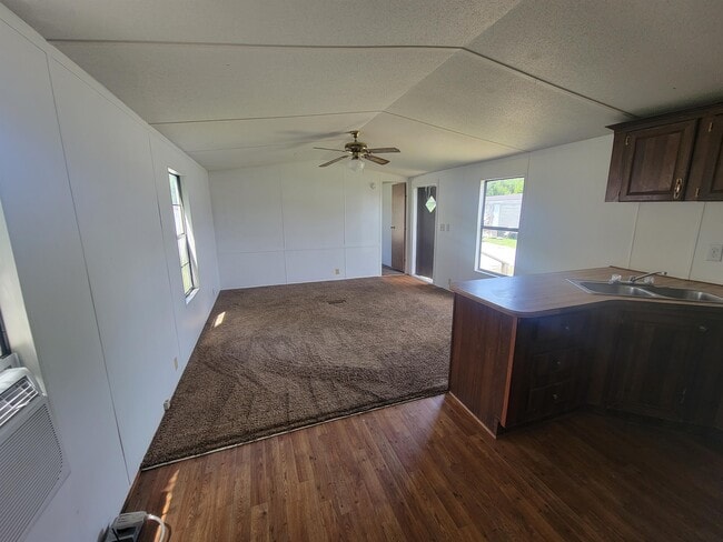 Building Photo - 472 Ruben Wells Rd