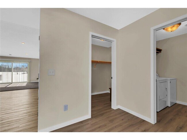 Building Photo - 4325 32nd St S