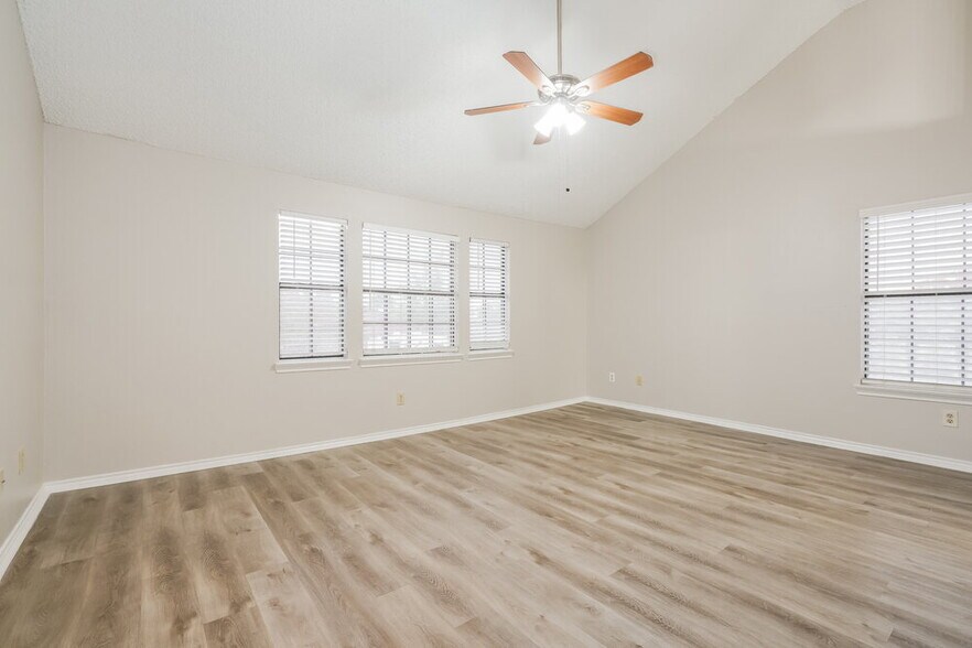 Building Photo - 2305 Weyborn Dr