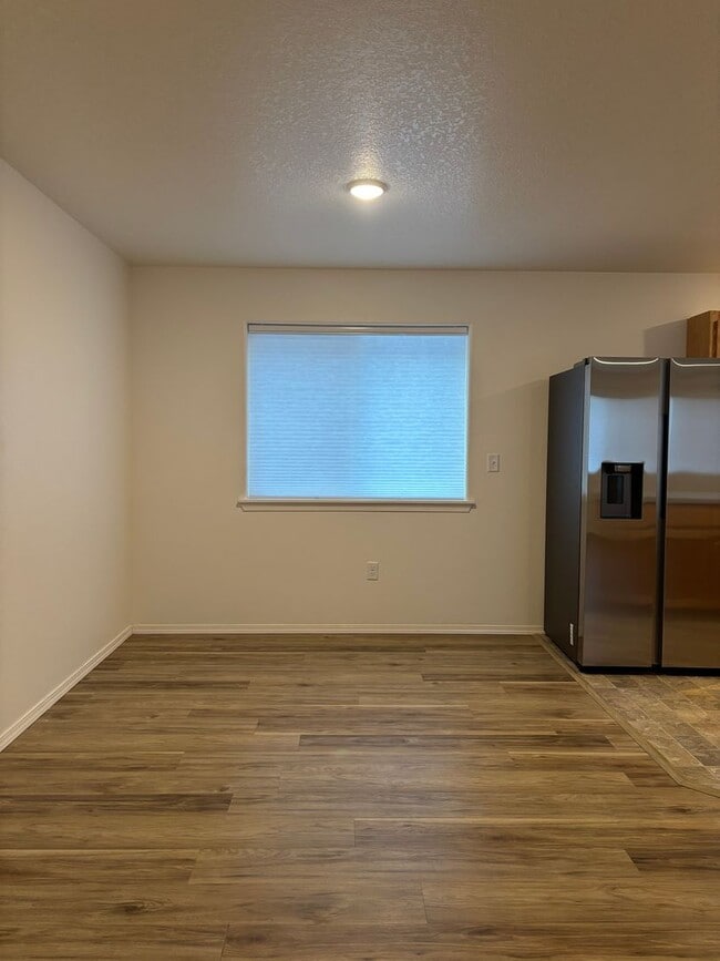 Building Photo - Single Level Home in McMinnville - Pets Allowed