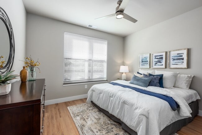 Primary Photo - 2B/2B ADA - large 1st Floor